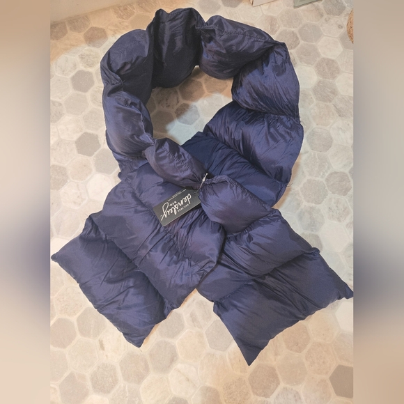 Guess Long Puffy Coat With Scarf. - Picture 11 of 14